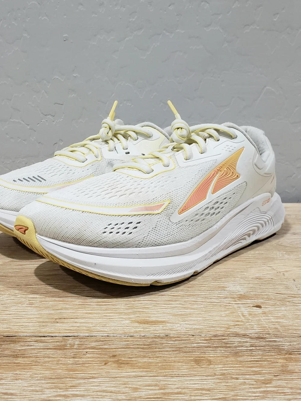 ALTRA Women's Paradigm 6 Running Shoes (10) White/Coral